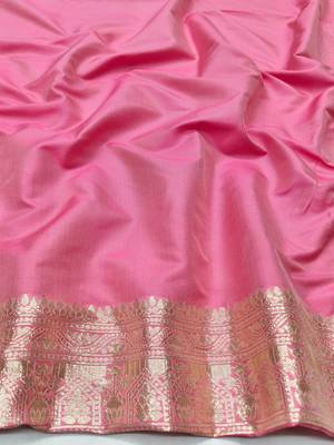 Pink zari woven silk blend traditional saree with blouse piece 4