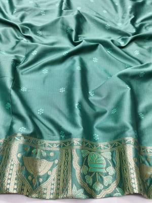 Green zari woven patola silk blend traditional saree with blouse piece 3