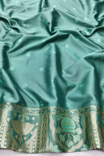 Green zari woven patola silk blend traditional saree with blouse piece