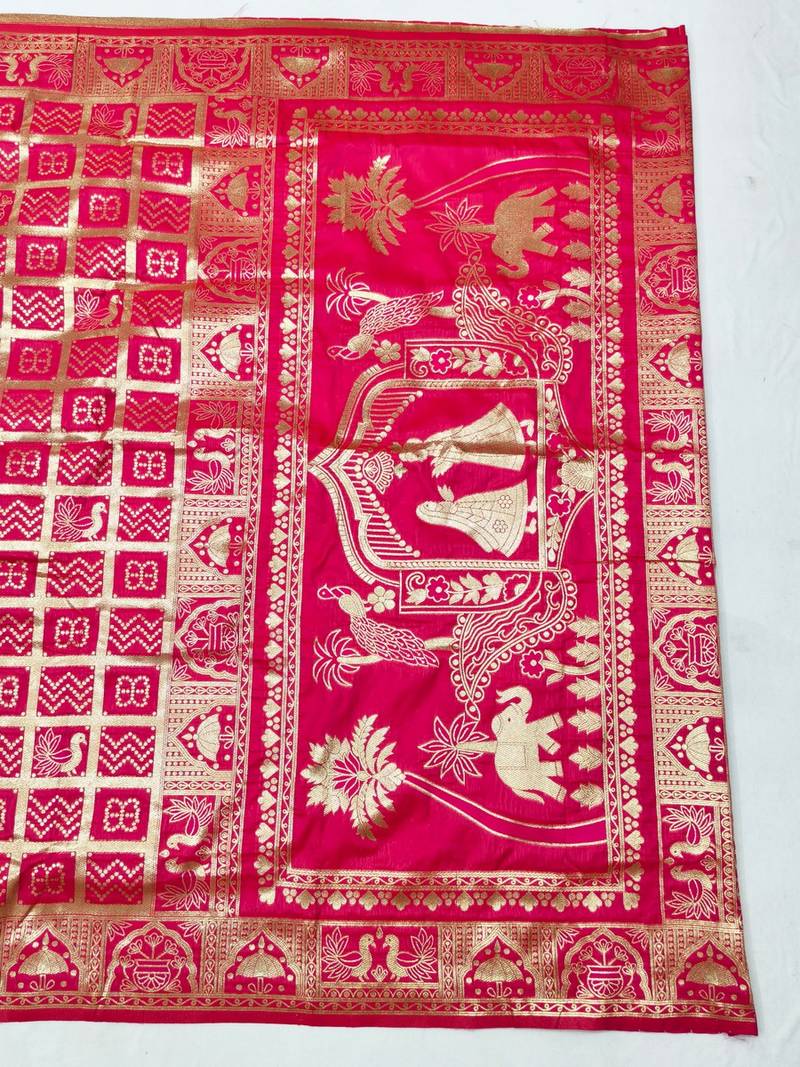 Rani zari woven patola silk blend traditional saree with blouse piece