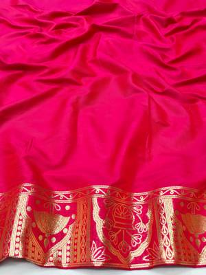 Rani zari woven patola silk blend traditional saree with blouse piece 3