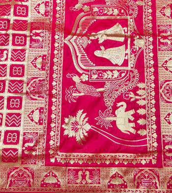 Rani zari woven patola silk blend traditional saree with blouse piece 4