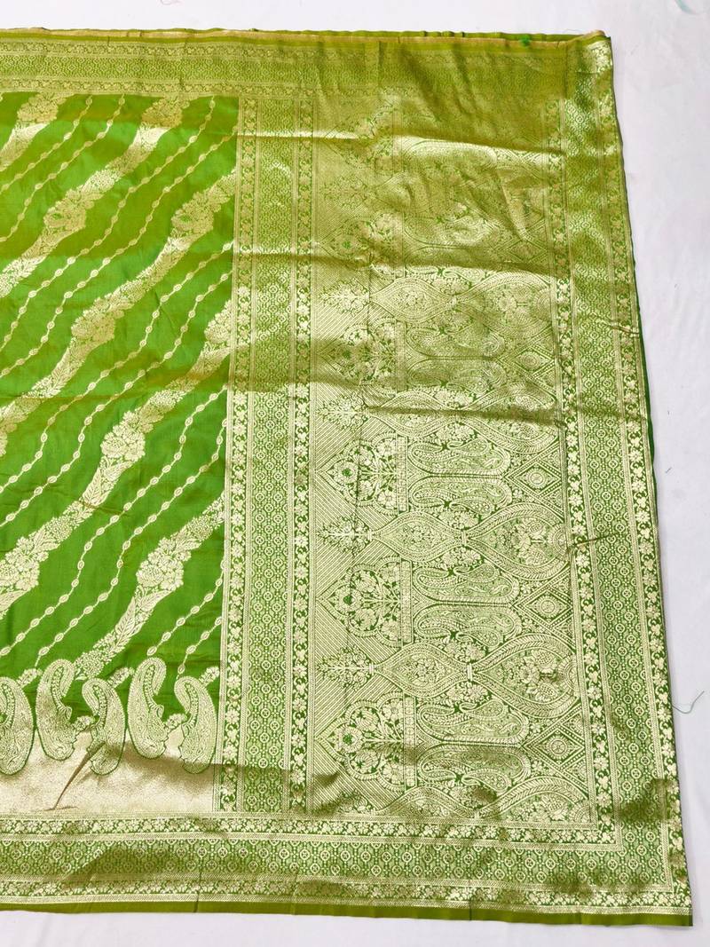 Green zari woven silk blend traditional saree with blouse piece