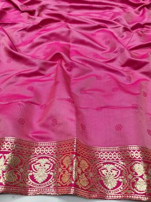 Pink zari woven silk blend traditional saree with blouse piece 4