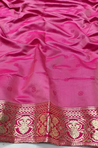Cream zari woven silk blend traditional saree with blouse piece