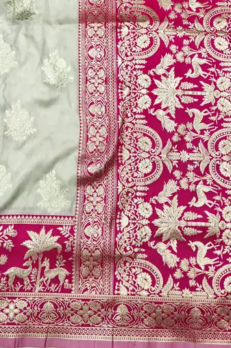 Cream zari woven silk blend traditional saree with blouse piece