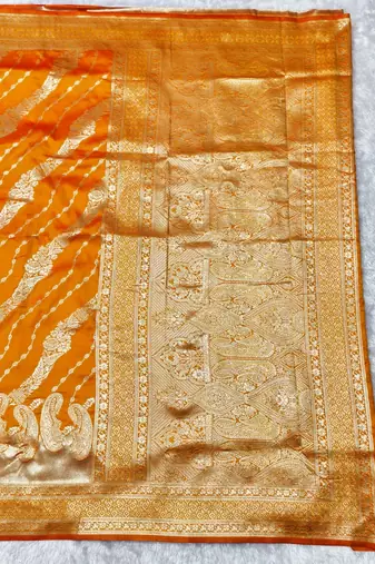 Gold zari woven silk blend traditional saree with blouse piece