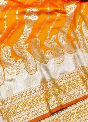 Gold zari woven silk blend traditional saree with blouse piece 3