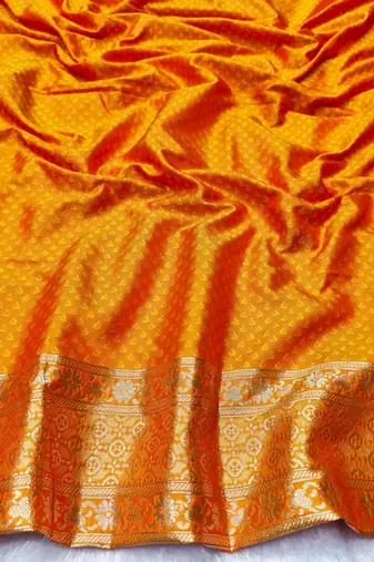 Gold zari woven silk blend traditional saree with blouse piece