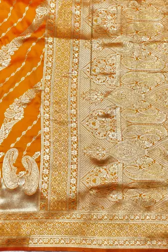 Gold zari woven silk blend traditional saree with blouse piece