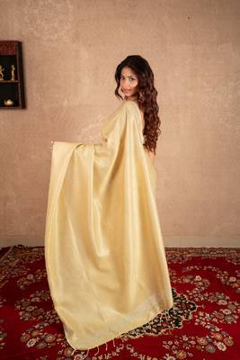 cream linen saree with golden pallu 2