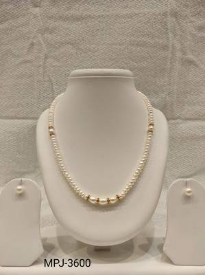 Pearl necklace and stud earring jewellery set, white, gold-tone accents, with stud earrings 4