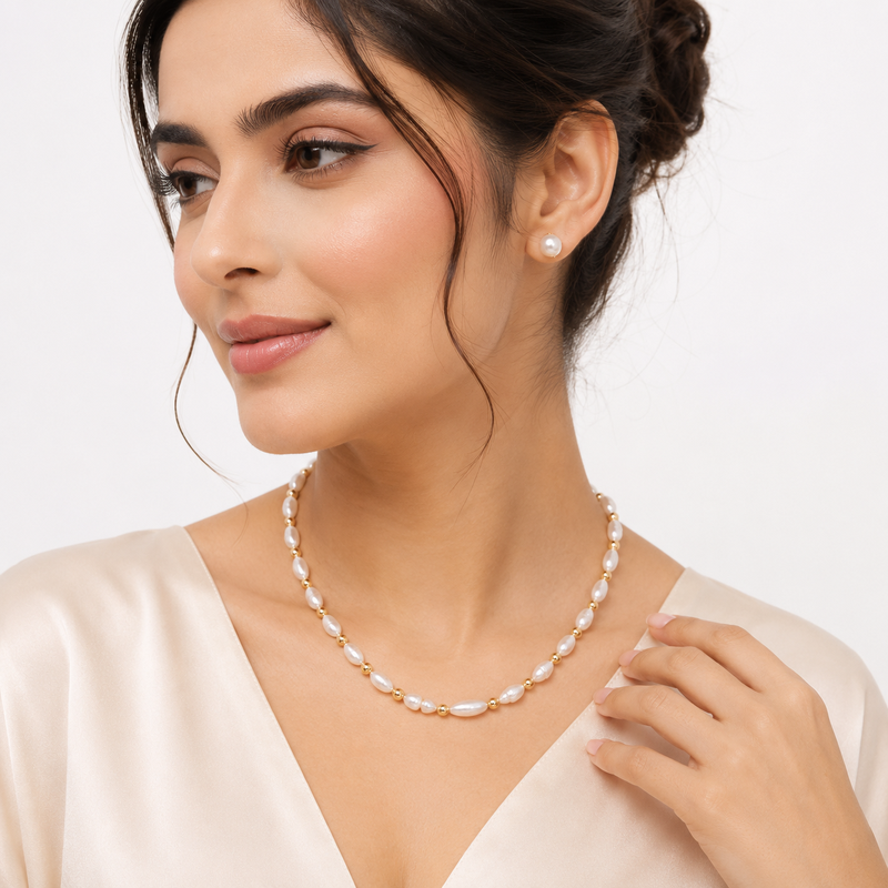 Freshwater pearl necklace and stud earrings jewellery set, white, gold beads, fresh water pearls maala