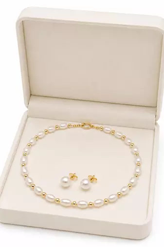 Freshwater pearl necklace and stud earrings jewellery set, white, gold beads, fresh water pearls maala