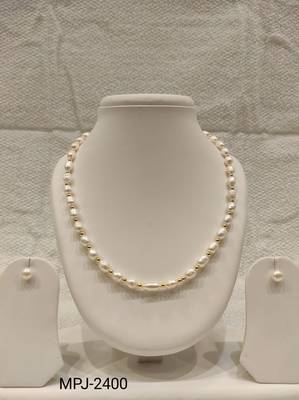 Freshwater pearl necklace and stud earrings jewellery set, white, gold beads, fresh water pearls maala 4