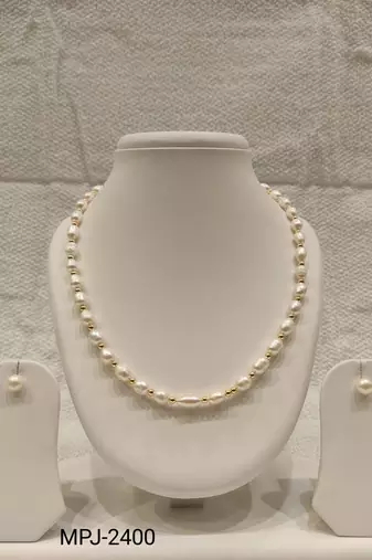 Freshwater pearl necklace and stud earrings jewellery set, white, gold beads, fresh water pearls maala