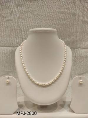 Pearl necklace and stud earrings jewellery set, white, silver clasp, elegant classic style 4