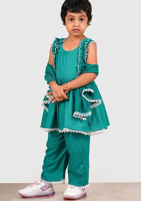Green lace rayon flared kurta pant with chiffon dupatta set 2
