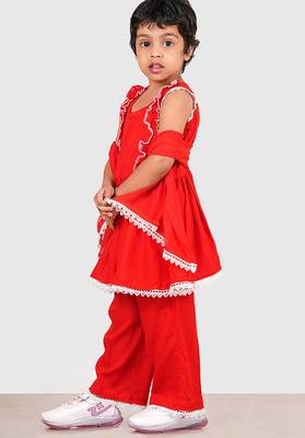 Red lace rayon flared kurta pant with chiffon dupatta set 2