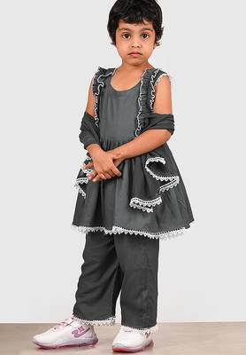 Grey lace rayon flared kurta pant with chiffon dupatta set 2