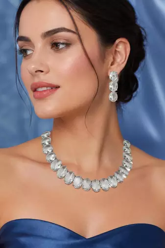 White ad stone rhodium-plated necklace set with earrings