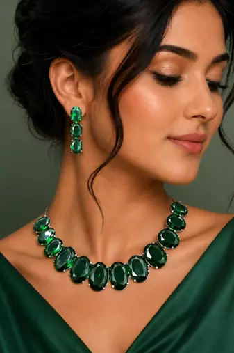 Green ad stone rhodium-plated necklace set with earrings