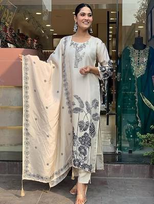  womens off-white handloom silk embroidered kurti pant set 1