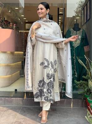  womens off-white handloom silk embroidered kurti pant set 2