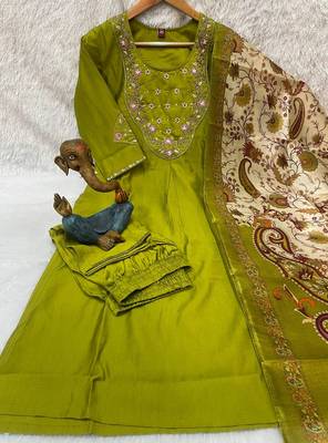 Women olive green embroidered kurta pant set with dupatta 4