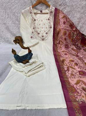 Women white embroidered kurta pant set with dupatta 4