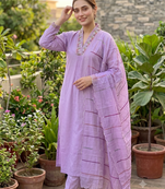 Lavender  embroidered silk kurta pant set with scalloped dupatta