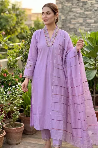 Lavender embroidered silk kurta pant set with scalloped dupatta