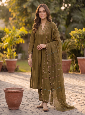 Mehendi green embroidered kurta pant set with dupatta 1