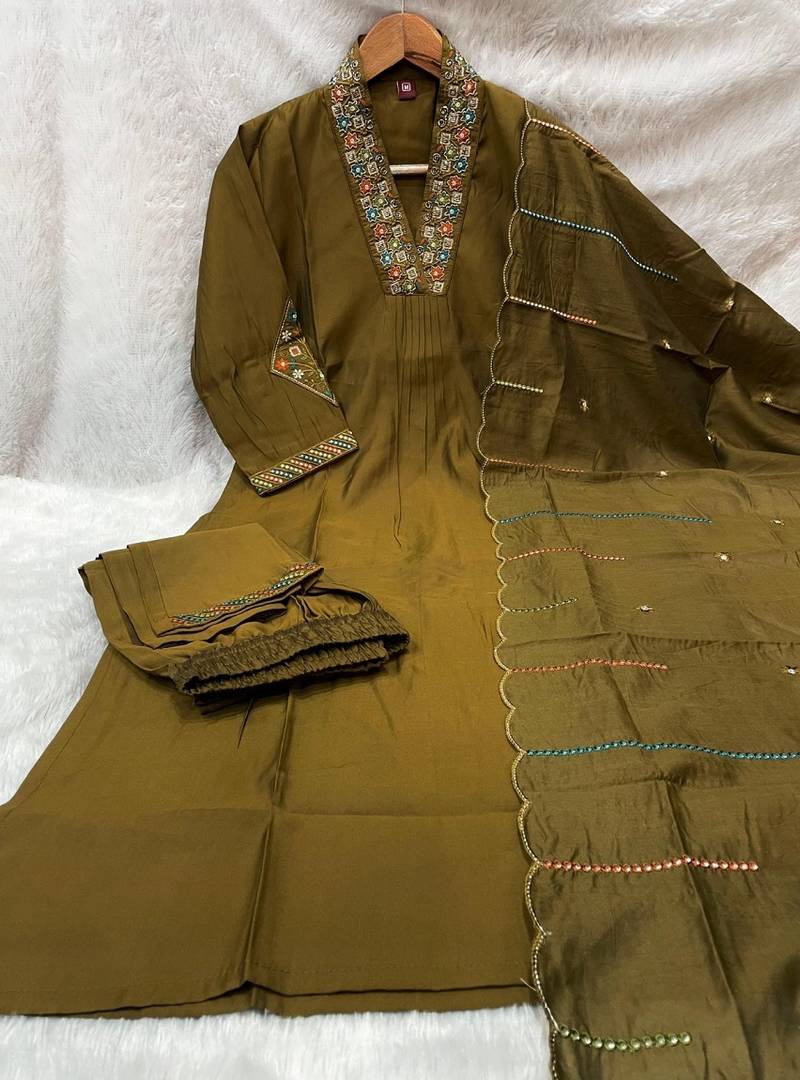 Mehendi green embroidered kurta pant set with dupatta