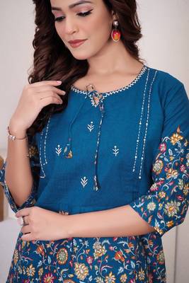 Teal blue floral printed short kurta with straight pants co-ord set 2