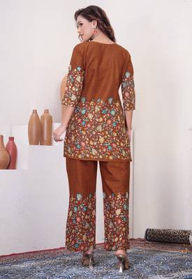 Brown floral printed short kurta with straight pants co-ord set 3