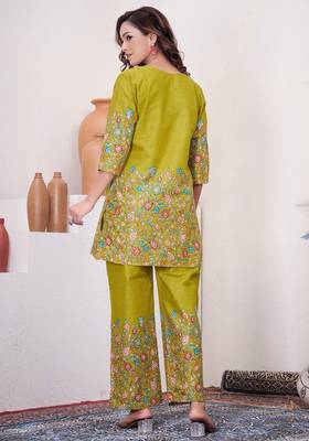 Olive green floral printed short kurta with straight pants co-ord set 3