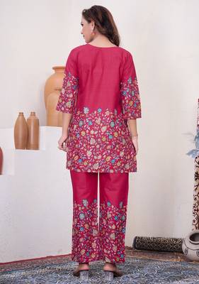 Rani pink floral printed short kurta with straight pants co-ord set 3