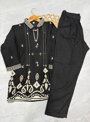 Women black printed cotton kurti with trousers co-ord set 4