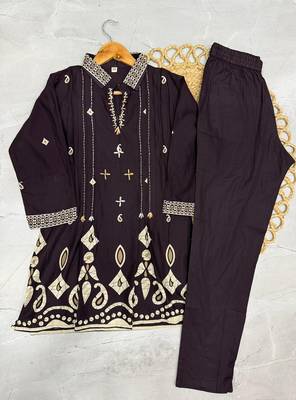 Women wine printed cotton kurti with trousers co-ord set 4