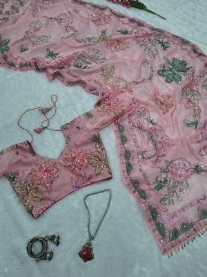 Premium floral print saree in dusty pink with stylish blouse 4