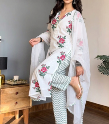 Women's Rayon Floral Printed White Ethnic Kurti Suit Set