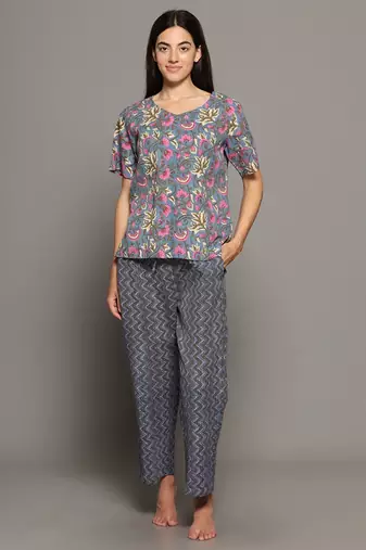 Grey everyday wear cotton pyjama co-ord set for women