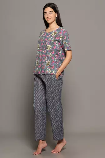 Grey everyday wear cotton pyjama co-ord set for women