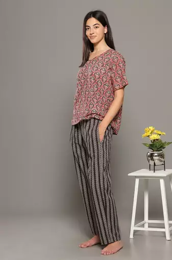 Red everyday wear cotton pyjama co-ord set for women