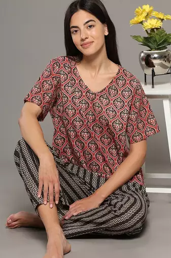 Red everyday wear cotton pyjama co-ord set for women