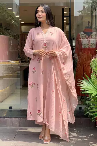 Pink chanderi silk sequin embroidered v neck kurta set with chanderi dupatta