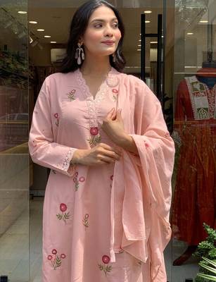Pink chanderi silk sequin embroidered v neck kurta set with chanderi dupatta 4