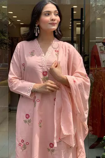 Pink chanderi silk sequin embroidered v neck kurta set with chanderi dupatta