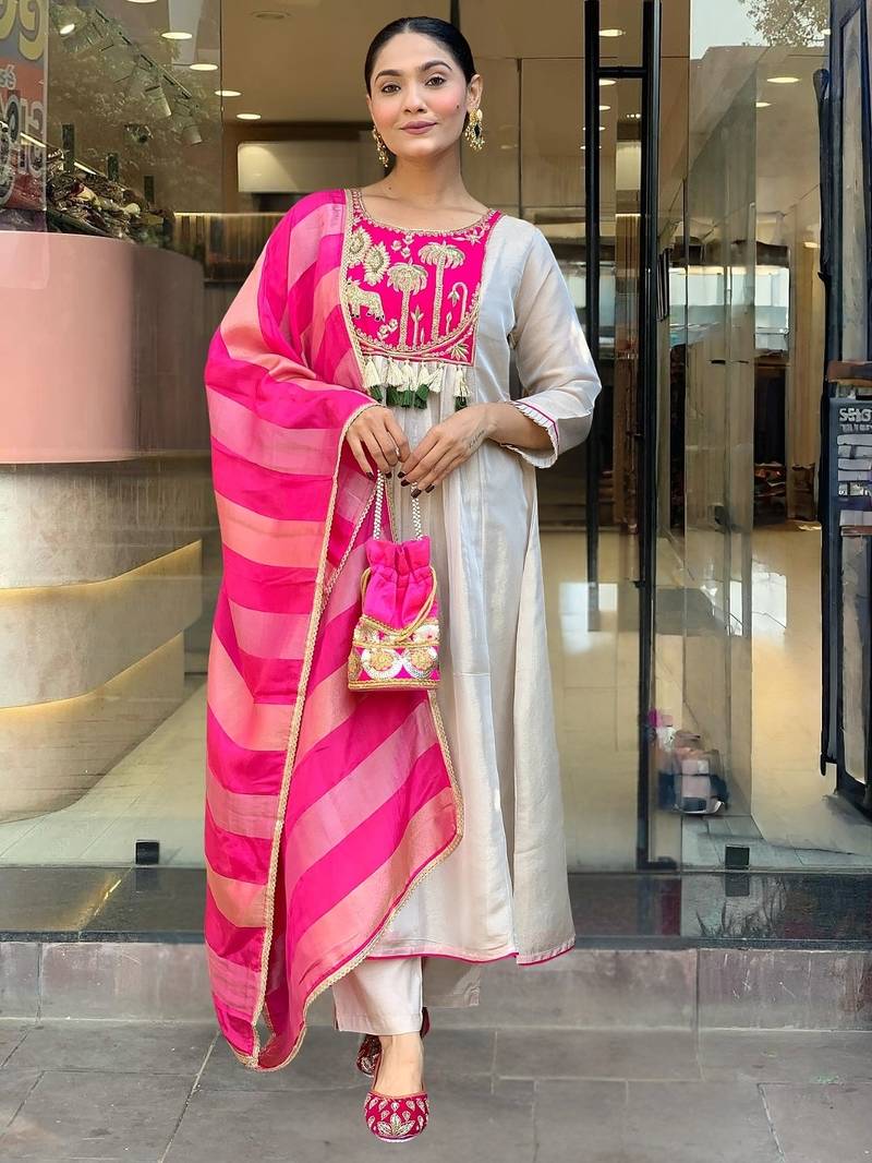 Cream silk sequin embroidery round neck kurta set with pink jacquard dupatta